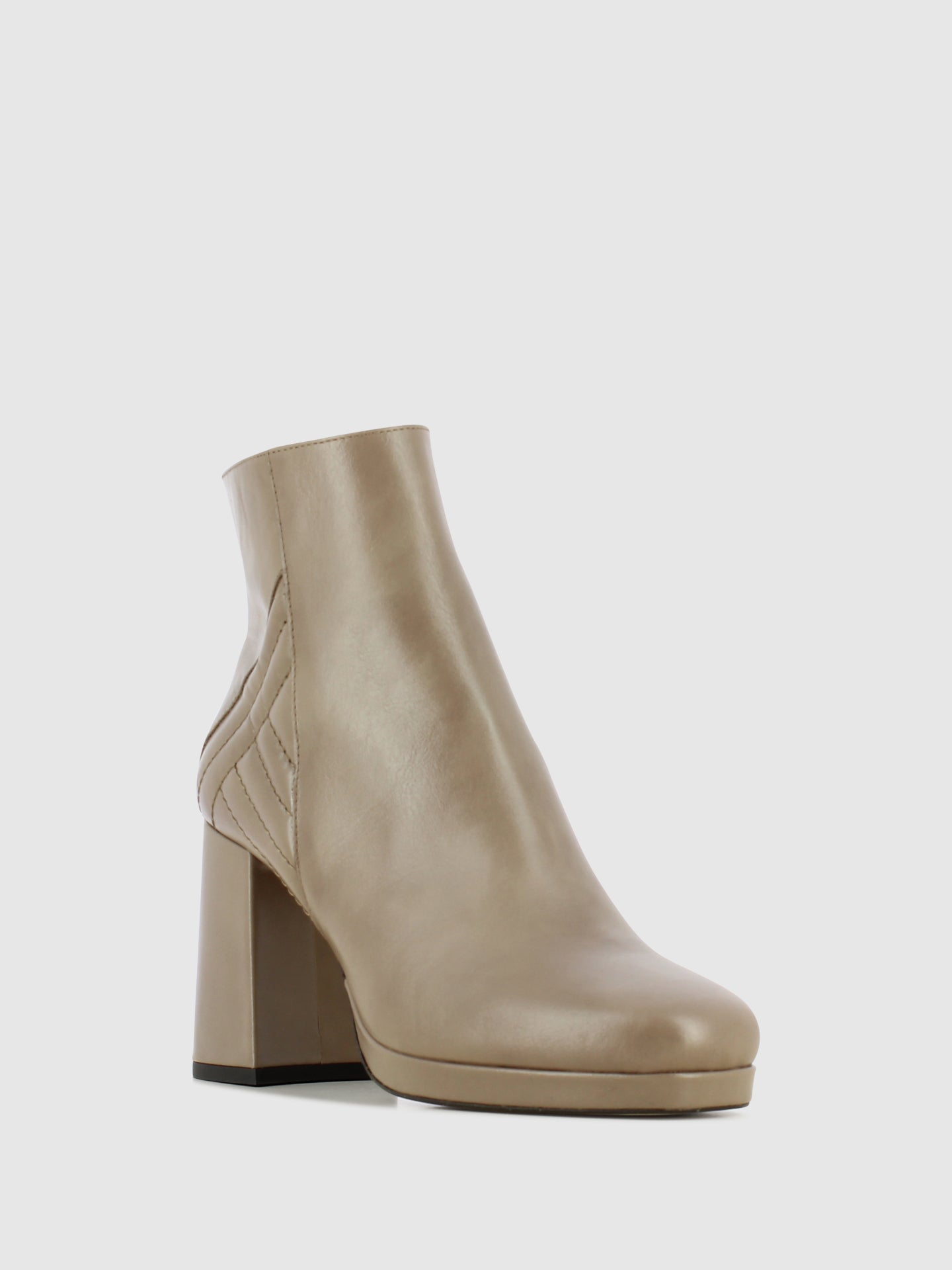 Sofia Costa Botins com Fecho em Taupe